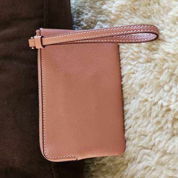 NWOT Disney X Coach Rollerblading Minnie Mouse Salmon Pink Wristlet ๐ ๐ผ๐ญ - Picture 5 of 14